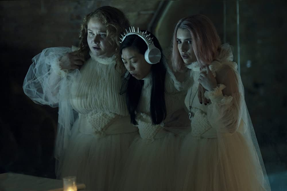 「パラダイス・ヒルズ」エマ・ロバーツ & ダニエル・マクドナルド & オークワフィナの画像