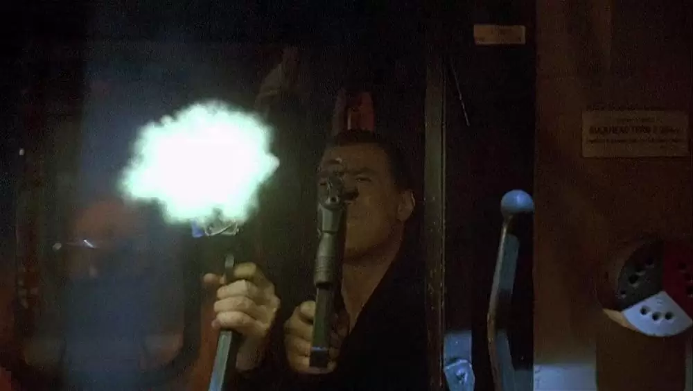 「沈黙の戦艦」スティーブン・セガールの画像