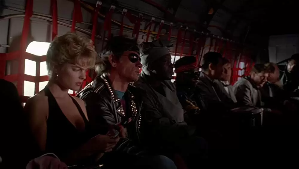 「沈黙の戦艦」エリカ・エレニアック & トミー・リー・ジョーンズの画像