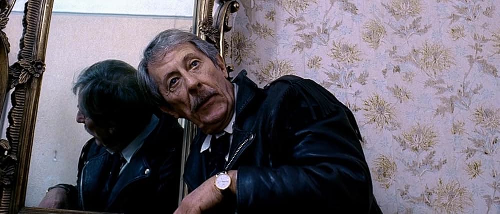 列車に乗った男の画像