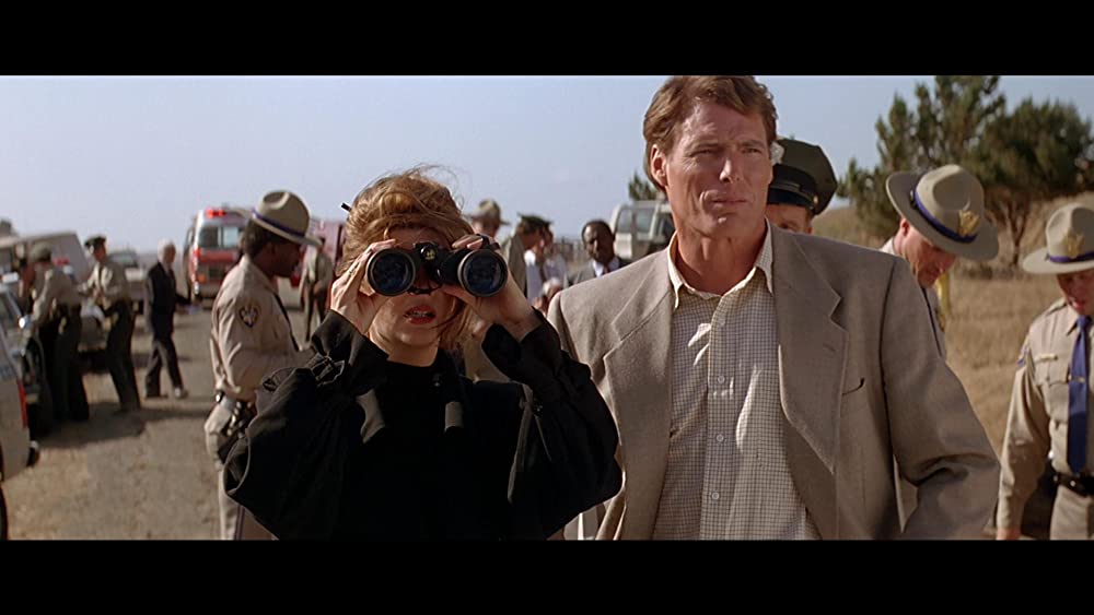 「光る眼」カースティ・アレイ & クリストファー・リーブの画像