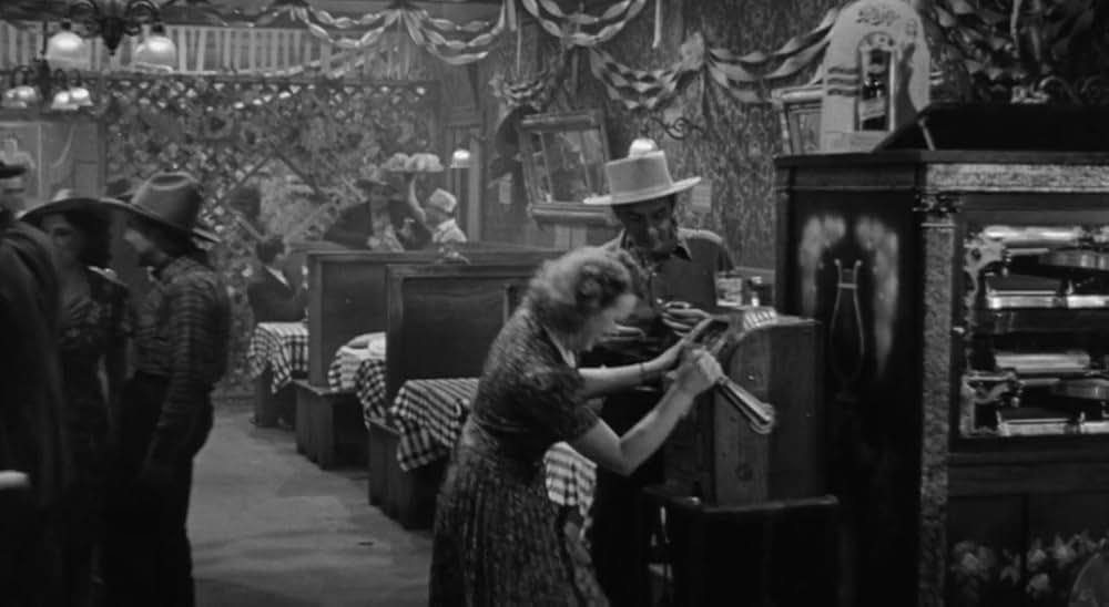 廿日鼠と人間の画像