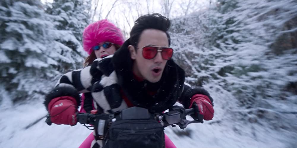 「フォーリング・フォー・クリスマス」リンジー・ローハン & ジョージ・ヤングの画像