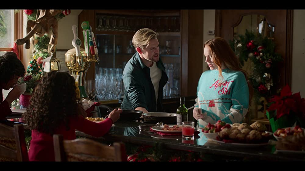 「フォーリング・フォー・クリスマス」アレハンドラ・フローレス & リンジー・ローハン & コード・オーバーストリート & オリビア・ペレスの画像