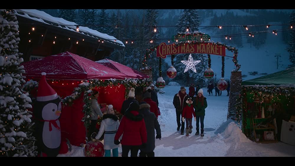 「フォーリング・フォー・クリスマス」リンジー・ローハン & コード・オーバーストリート & オリビア・ペレスの画像