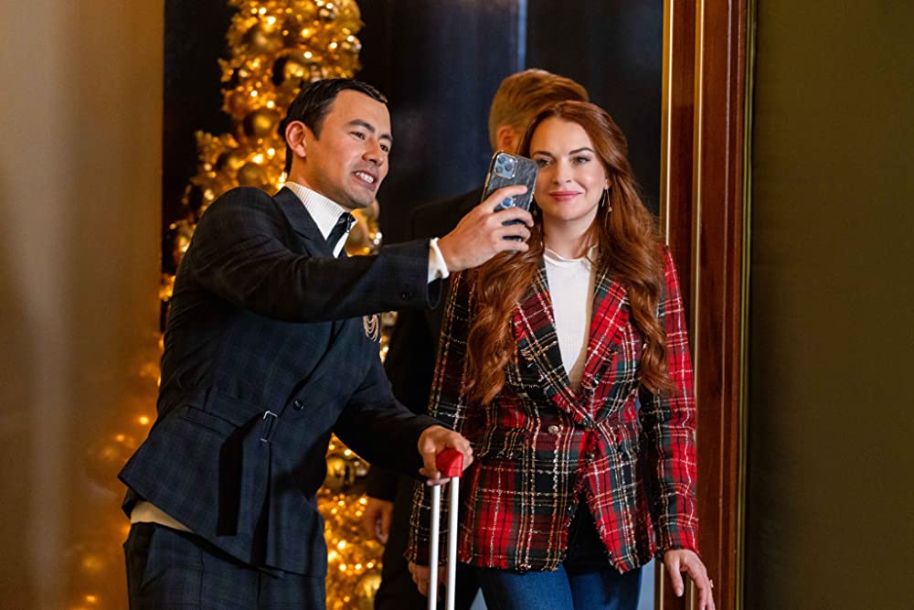 「フォーリング・フォー・クリスマス」リンジー・ローハン & ジョージ・ヤングの画像