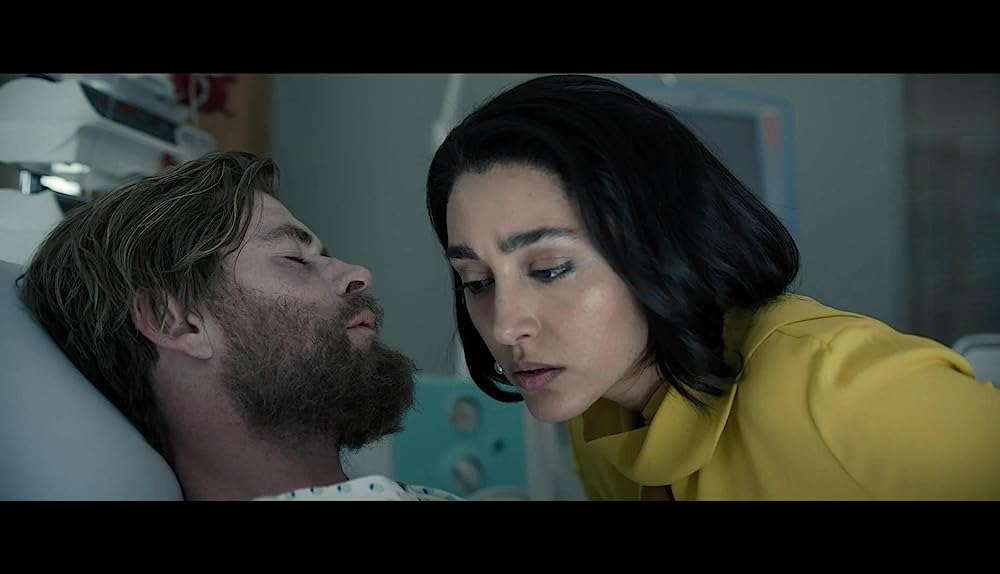 「タイラー・レイク 命の奪還2」ゴルシフテ・ファラハニ & クリス・ヘムズワースの画像