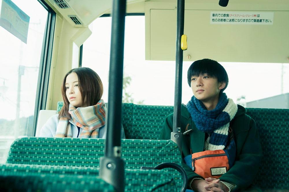 水は海に向かって流れるの画像