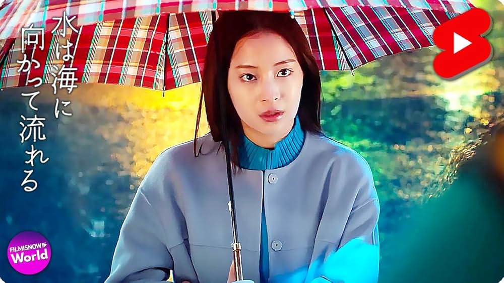 水は海に向かって流れるの画像