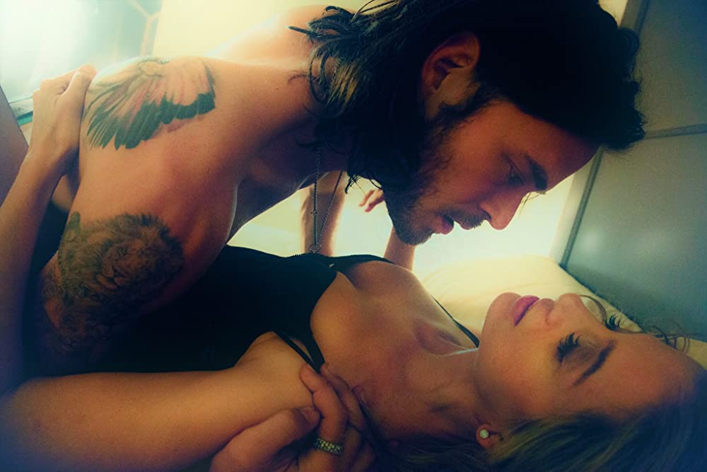 「セレブリティ 欲望とセックスの罠」ミラ・ソルビノ & クリストファー・バッカスの画像