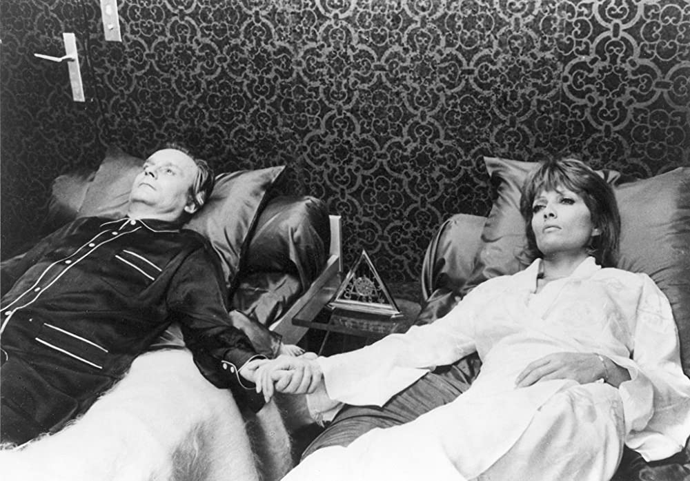 一寸先は闇の画像