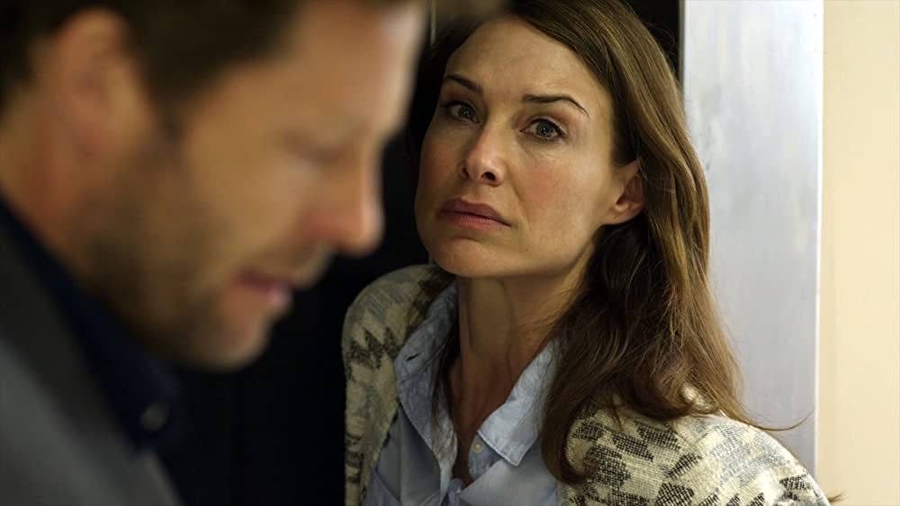 「タワーリング・ダウン」クレア・フォーラニ & ジェイミー・バンバーの画像