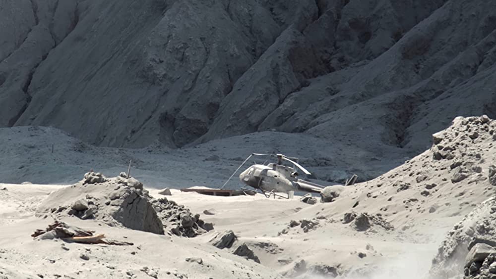 噴火山 ファカアリ島、緊迫の救出劇の画像