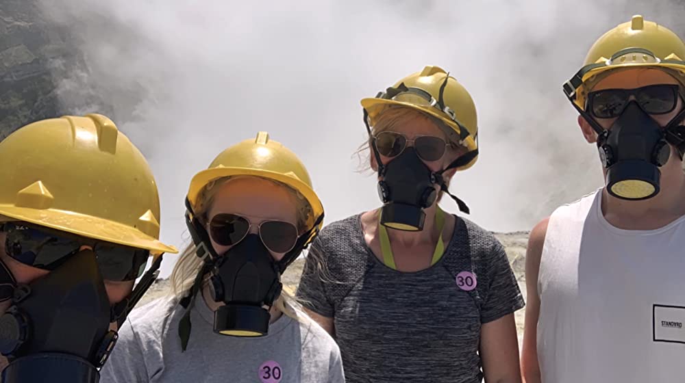 噴火山 ファカアリ島、緊迫の救出劇の画像