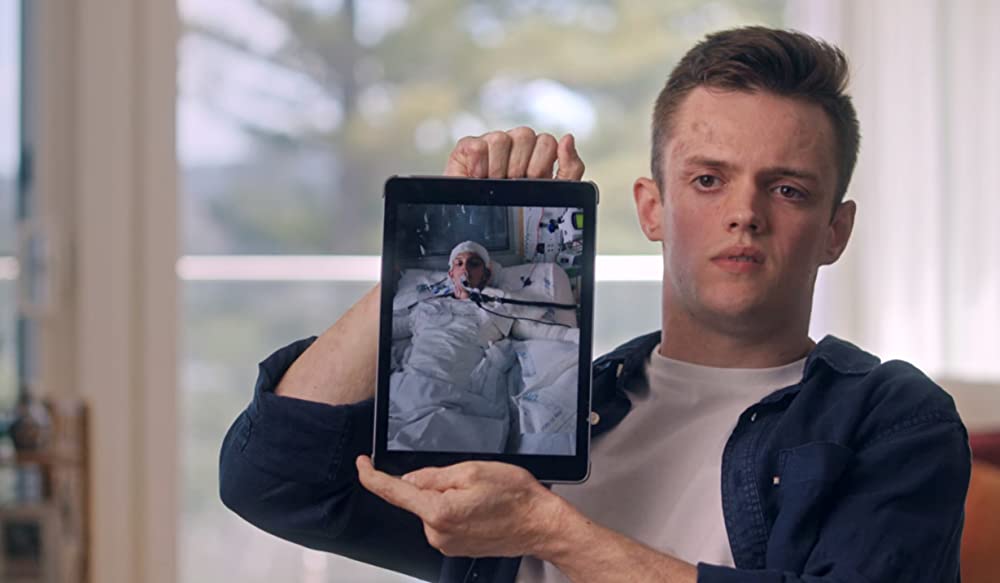 噴火山 ファカアリ島、緊迫の救出劇の画像