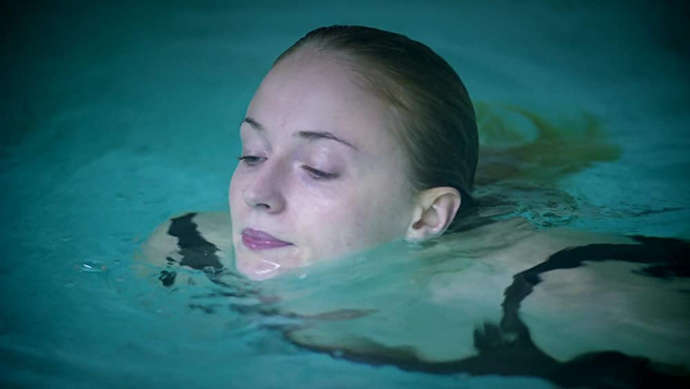 「サバイブ 極限死闘」ソフィー・ターナーの画像