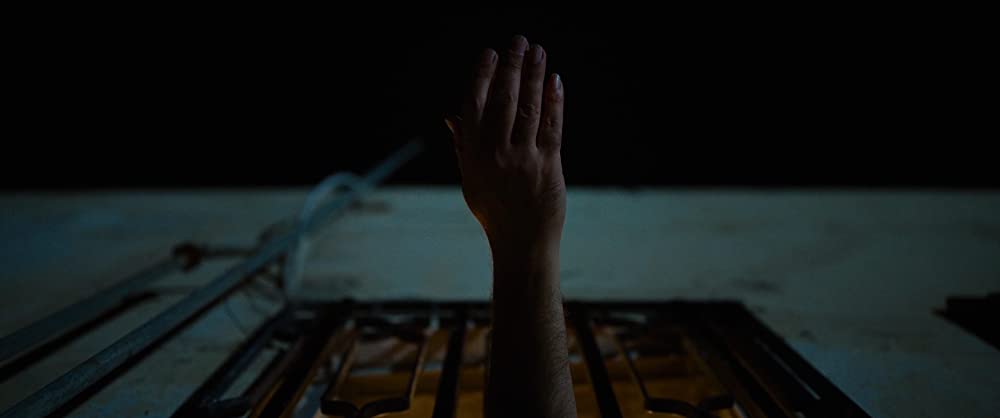 聖地には蜘蛛が巣を張るの画像