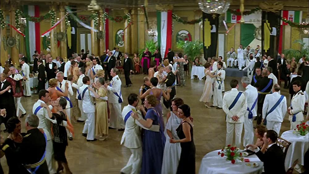 砂漠のライオンの画像