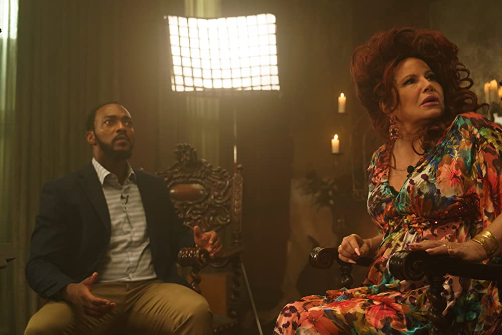 「屋根裏のアーネスト」ジェニファー・クーリッジ & アンソニー・マッキーの画像