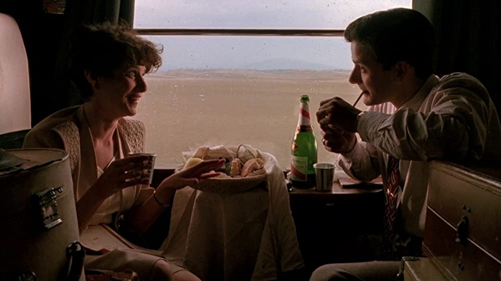 「シェルタリング・スカイ」デブラ・ウィンガー & キャンベル・スコットの画像