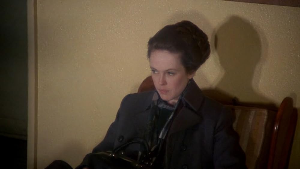 「雨にぬれた舗道」サンディ・デニスの画像