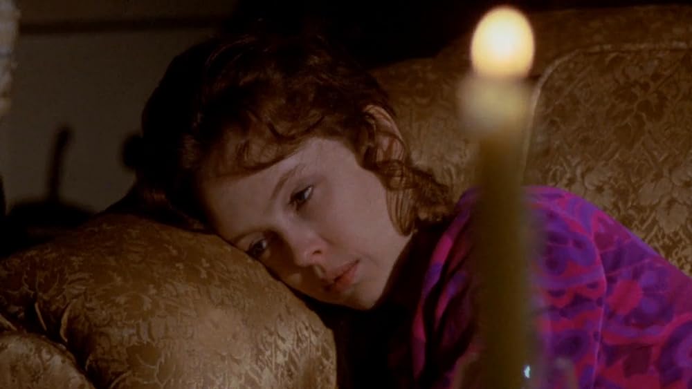 「雨にぬれた舗道」サンディ・デニスの画像