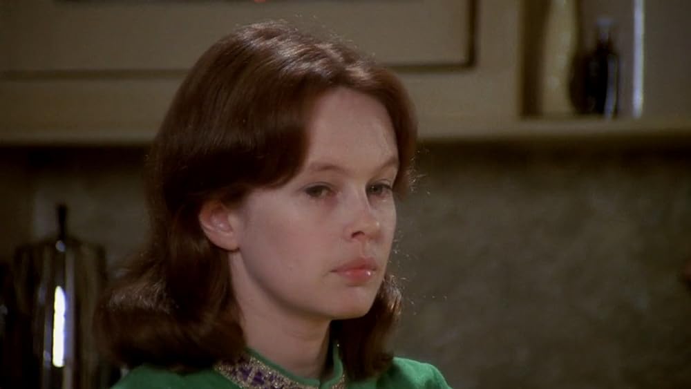 「雨にぬれた舗道」サンディ・デニスの画像