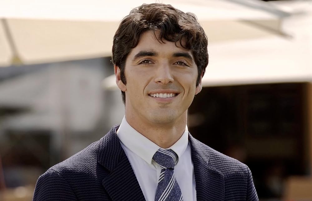 赤と白とロイヤルブルーの画像