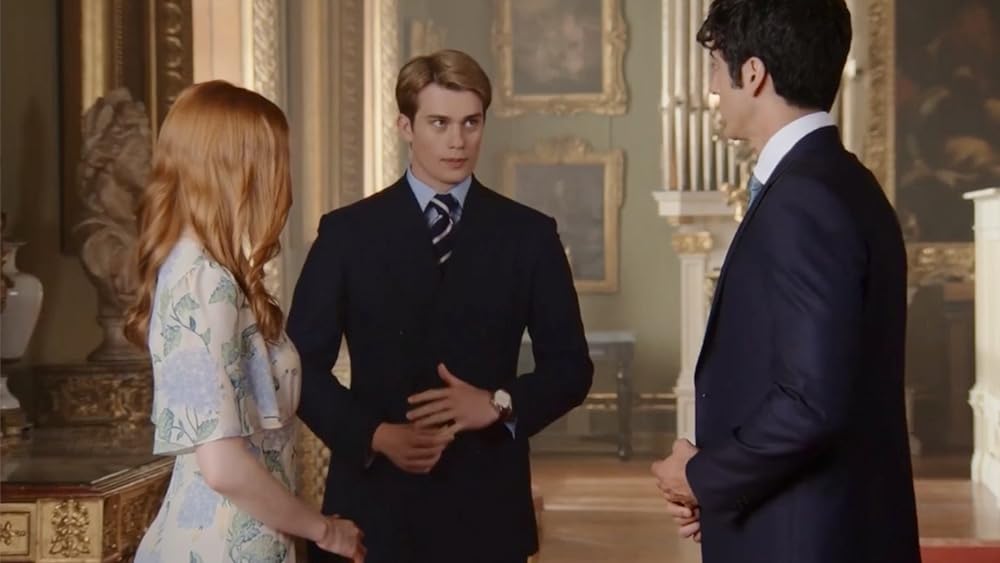 赤と白とロイヤルブルーの画像