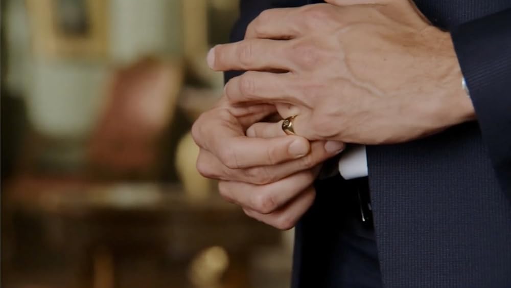 赤と白とロイヤルブルーの画像