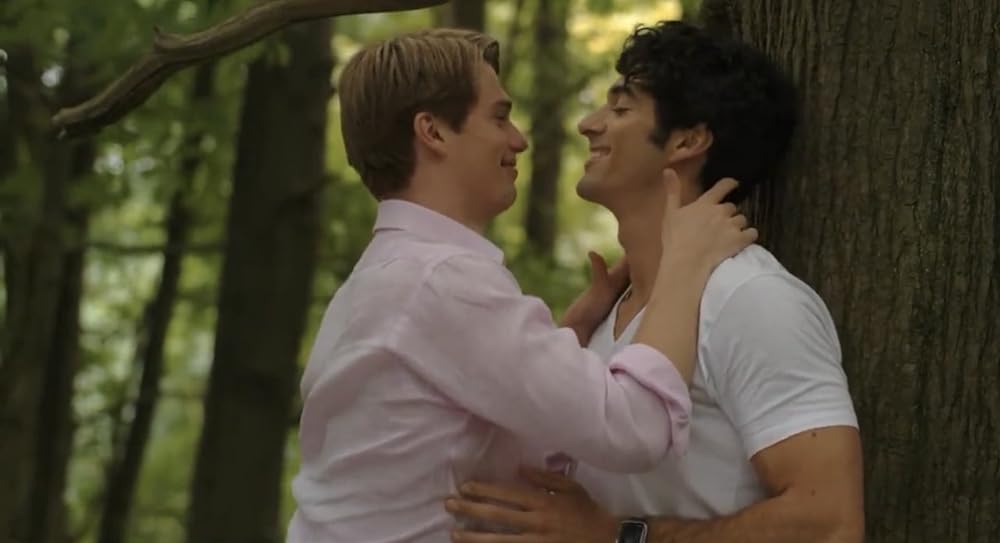 赤と白とロイヤルブルーの画像