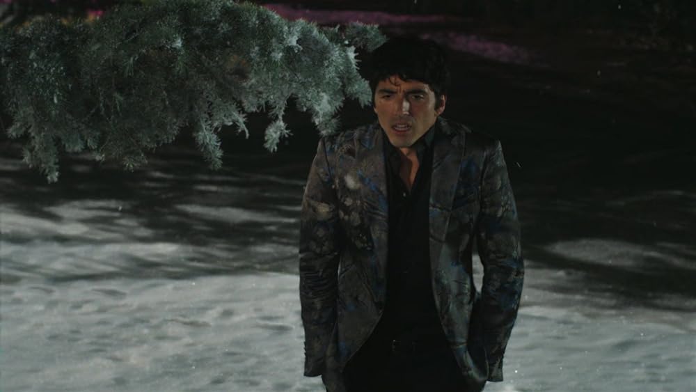 赤と白とロイヤルブルーの画像