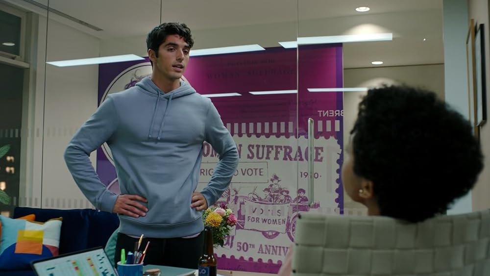 赤と白とロイヤルブルーの画像