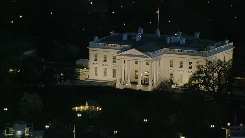 赤と白とロイヤルブルーの画像