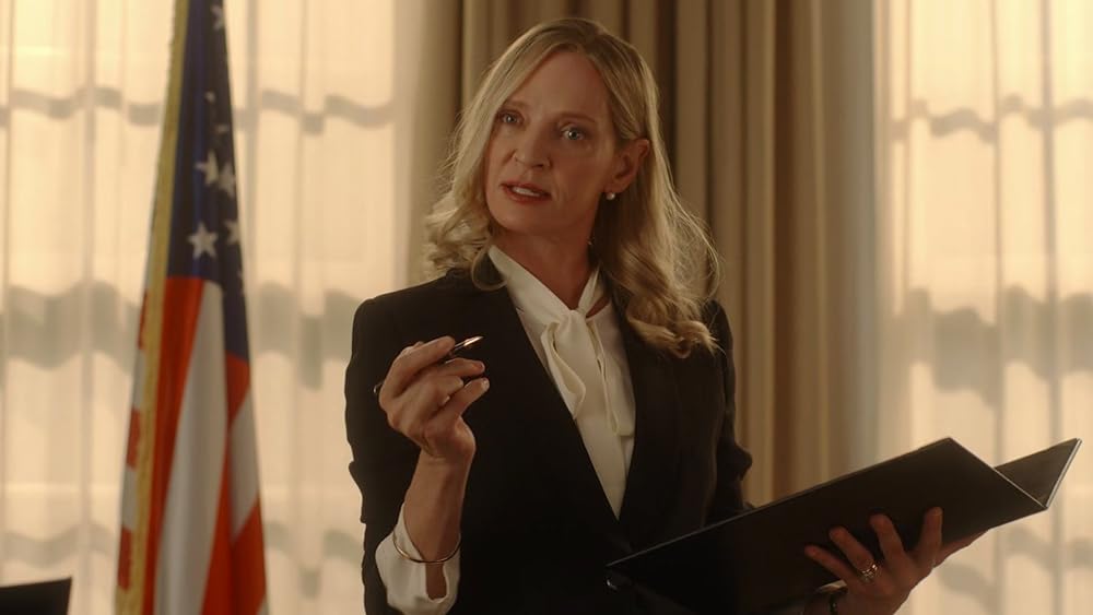 赤と白とロイヤルブルーの画像