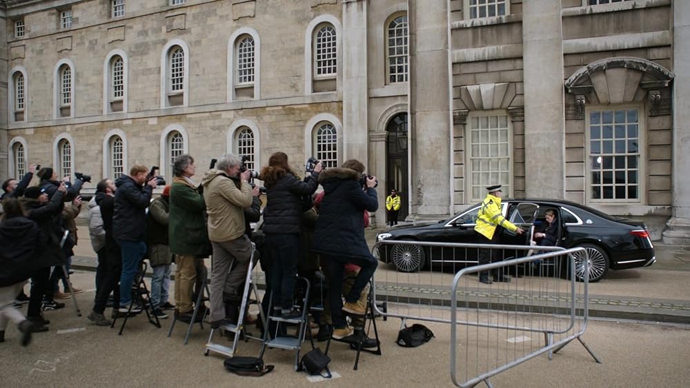 赤と白とロイヤルブルーの画像