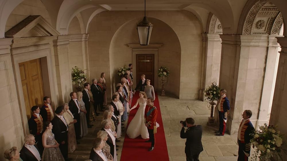 赤と白とロイヤルブルーの画像