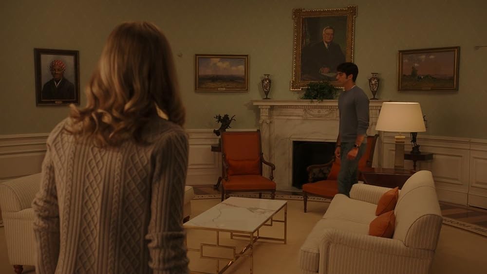 赤と白とロイヤルブルーの画像