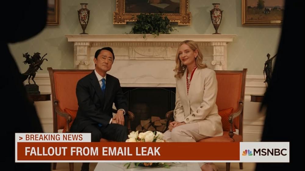 赤と白とロイヤルブルーの画像