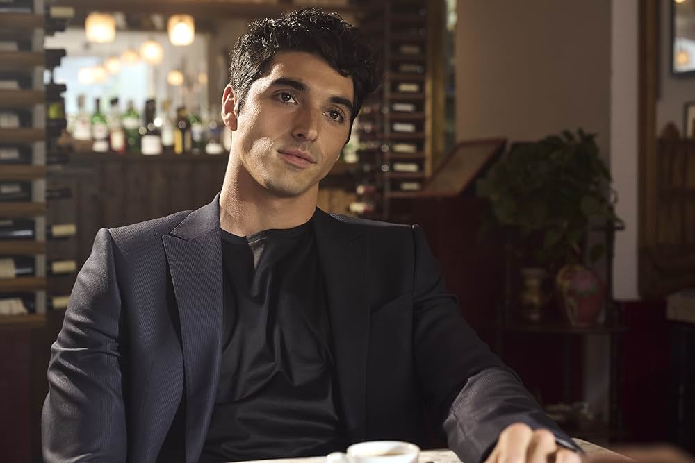 赤と白とロイヤルブルーの画像