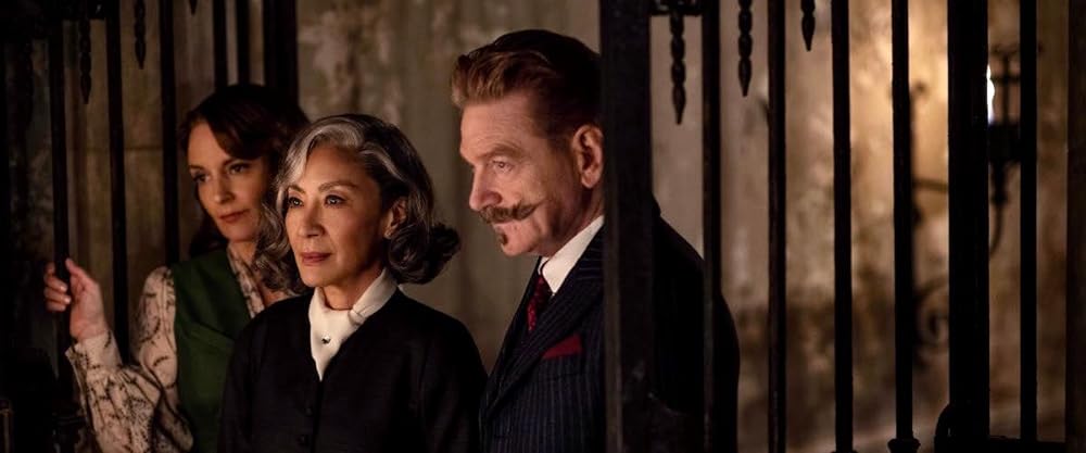 「名探偵ポアロ：ベネチアの亡霊」ケネス・ブラナー & ミシェル・ヨー & ティナ・フェイの画像