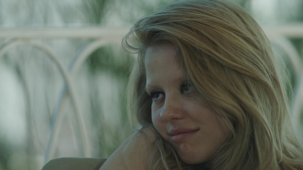 「インフィニティ・プール」ミア・ゴスの画像