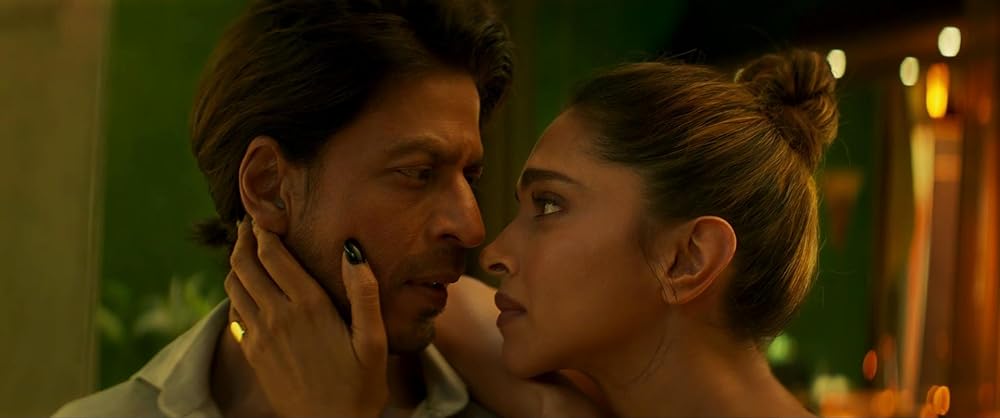 「PATHAAN／パターン」シャー・ルク・カーン & ディーピカー・パードゥコーンの画像