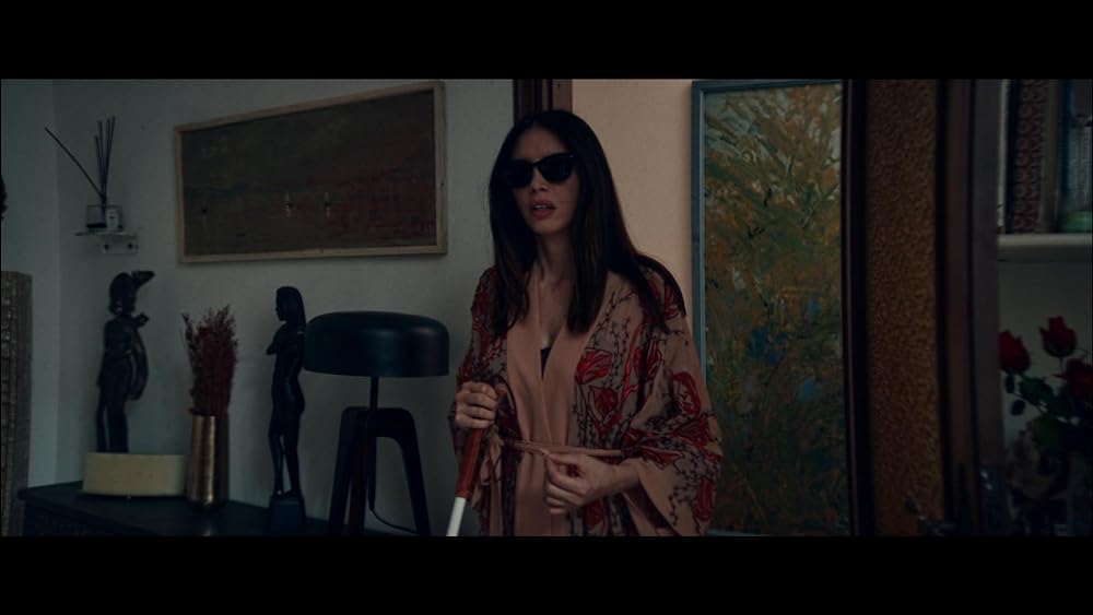 「ダークグラス」イレニア・パストレッリの画像