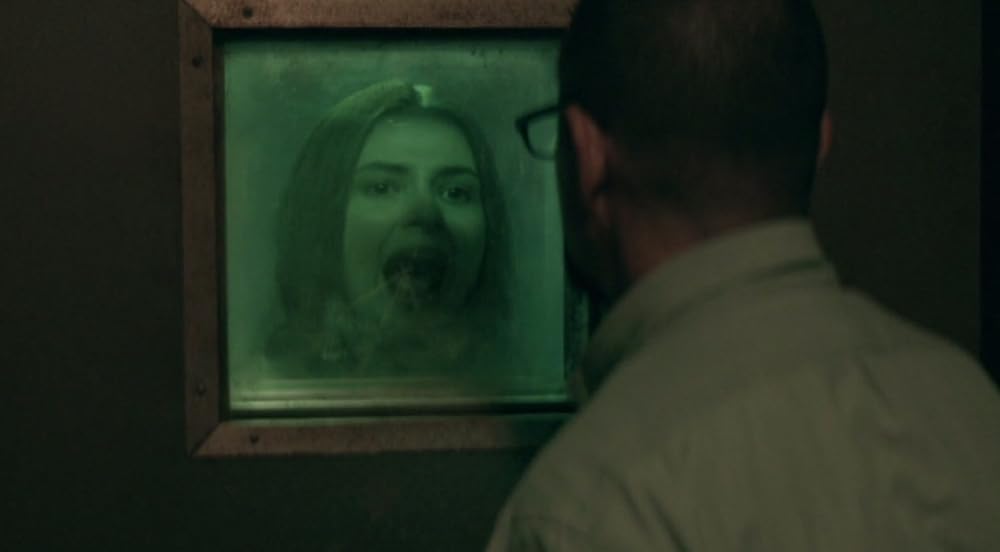 ガール・イン・ザ・ベースメントの画像