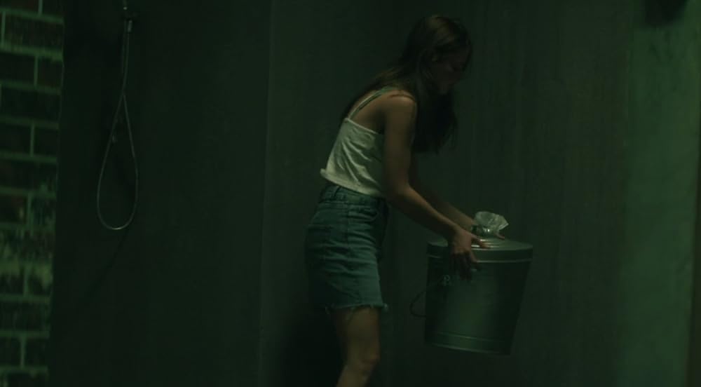 ガール・イン・ザ・ベースメントの画像