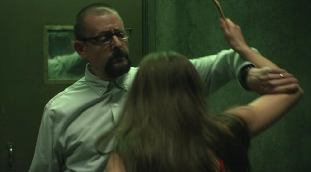 ガール・イン・ザ・ベースメントの画像