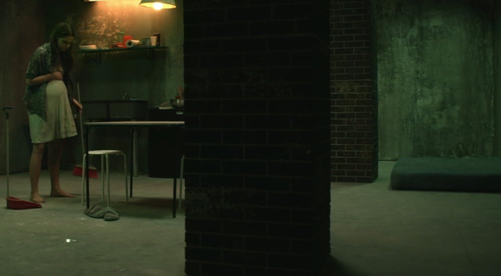 ガール・イン・ザ・ベースメントの画像