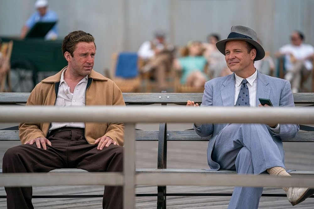 「アウシュヴィッツの生還者」ベン・フォスター & ピーター・サースガードの画像