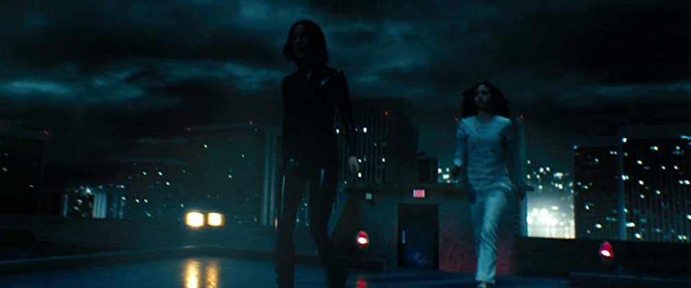 「アンダーワールド 覚醒」ケイト・ベッキンセール & インディア・アイズリーの画像